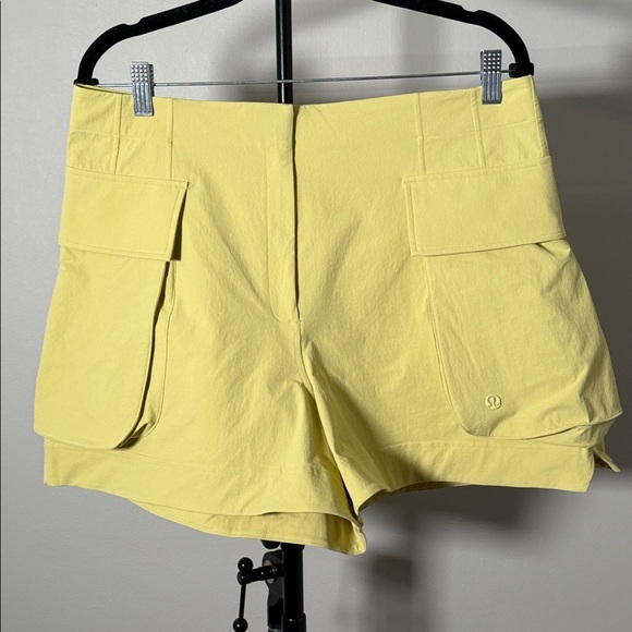 NWOT NEW Lululemon Relaxed-Fit Super-High-Rise Cargo Short 4" Finch Yellow - Picture 5 of 8